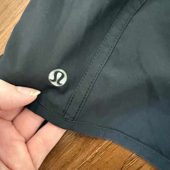 Lululemon Tracker Shorts Lined Black Sz 8 Athleisure Active Tennis Pickleball - Picture 3 of 8